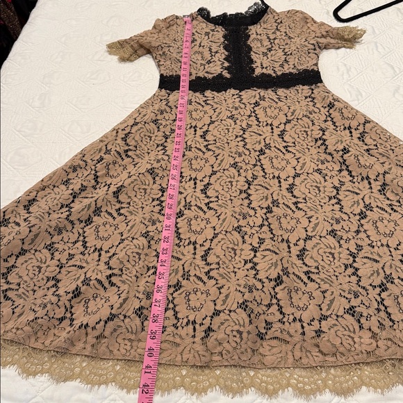Beige Lace full skirt Midi Dress short sleeve fully lined back zipper Sz Small - Picture 7 of 9
